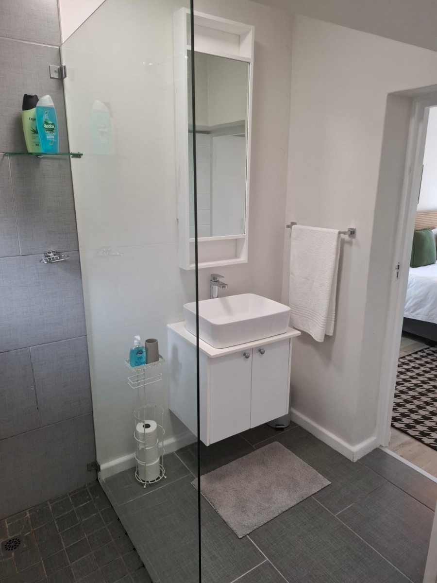 To Let 2 Bedroom Property for Rent in Clovelly Western Cape